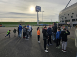 S.K.N.W.K.-jeugd bezoekt wedstrijd uit Keukenkampioendivisie tussen ADO Den Haag en Helmond Sport (12-04-2023) (14/149)